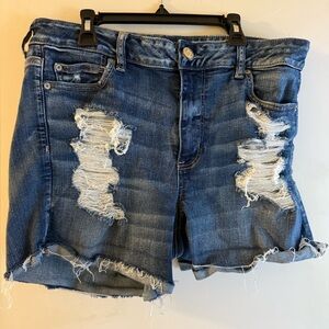 Women’s size 16 medium wash American Eagle Distressed Denim Shorts